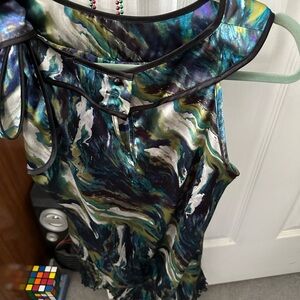 Junior girls sleeveless top size L multicolored like new